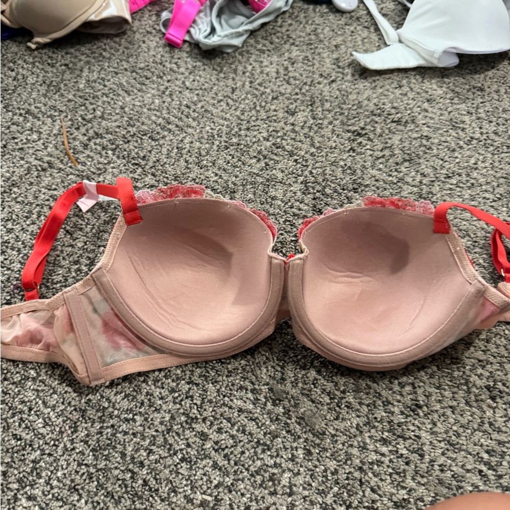 like new push up 34D - Picture 3 of 5